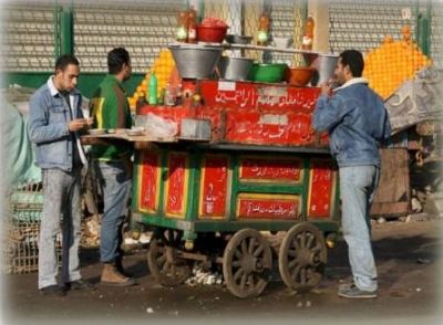 مظاهرات السوريين في القاهرة برعاية «العم سعد» بائع الفول