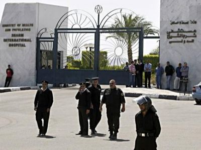 النائب العام يقرر نقل مبارك إلى مستشفى عسكري ووضعه تحت الحراسة