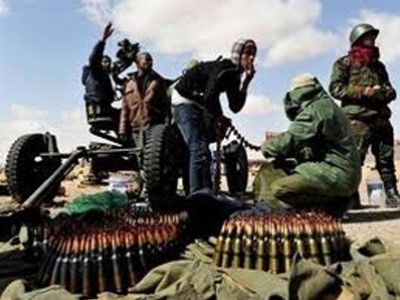 القذافي يهاجم شعبه بـ "نحلة" و"بيضة" مشفرة
