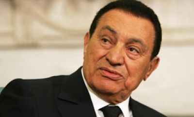 مبارك يرفض مغادرة شرم الشيخ خوفا من ترحيله لسجن طرة والجيش قد ينقله بالقوة