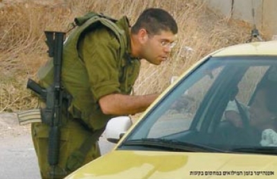 الحكم بالاعدام رميا بالرصاص على عسكري فلسطيني اتهم بالتعاون مع الاحتلال