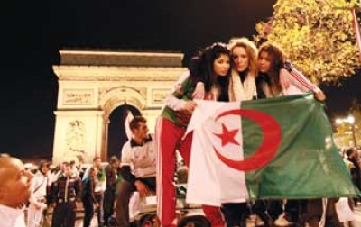 استقبال تاريخي للاعبي الخضر وأمواج بشرية بطول 20 كلم في مسيرة لم تشهدها الجزائر منذ الاستقلال