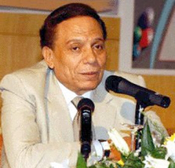 عادل امام يفجر قنبلة من العيار الثقيل ويطرد ابنه محمد