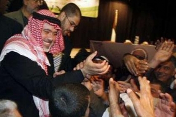 شريط مثير لهنية بعد ايام من شريط اعدام صدام والحكومة الفلسطينية تعلن عن مقاضاة محطة العربية