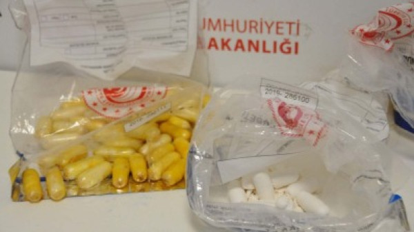 السلطات التركية تضبط 95 كبسولة مخدرة في معدة و أمعاء مسافر