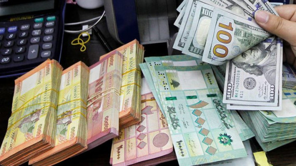 بلغت 100 ألف.. الليرة اللبنانية تتراجع لمستوى قياسي أمام الدولار