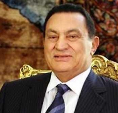 الرئيس مبارك يعيش حياة بسيطة ويلمع حذاءه ويكوي ملابسه بنفسه