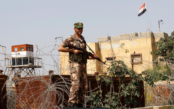 الجيش المصري يكشف تفاصيل تعرض أحد مواقعه قرب حدود غزة لقصف إسرائيلي