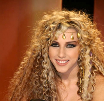 دانا دندن تضرب احد الشبان