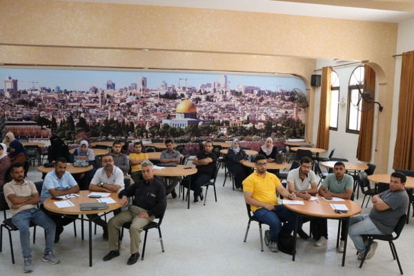 تربية الوسطى تجتمع بقادة وقائدات الفرق الكشفية بمدارس المحافظة