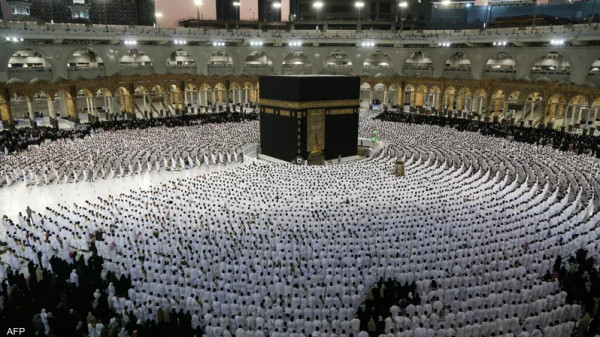 مفتي يجيب على حكم حج الزوج من مال زوجته