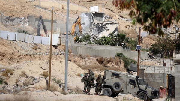 الاحتلال يفرض عقوبات جماعية على أهالي قريتي منفذي عملية القدس