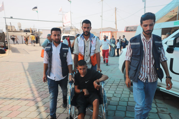 الهلال الأحمر يستضيف 88 مريضًا ومرافقًا ويشارك بإجلائهم إلى الأردن بتنسيق منظمة الصحة العالمية