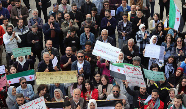 سوريا: مظاهرات حاشدة تنديداً بالاعتداءات الإسرائيلية وتضامناً مع غزة