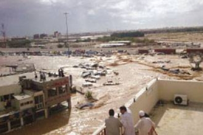 مواطن سعودي يروي التفاصيل الكاملة للكارثة بجدة:معدل ارتفاع الأمواج وصل إلى حوالي الثمانية أمتار