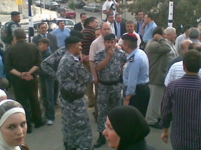شجار ودماء في نقابة الصحفيين الأردنيين ورجال الشرطة يفصلون بين المتشاجرين