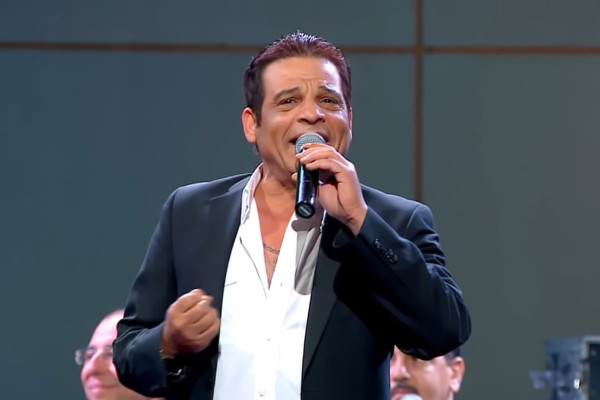 وفاة أحد أشهر مطربي التسعينيات في مصر