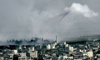 شاهد فيديو اطلاق قوات الاحتلال الاسرائيلي لقنابل فسفورية على قطاع غزة