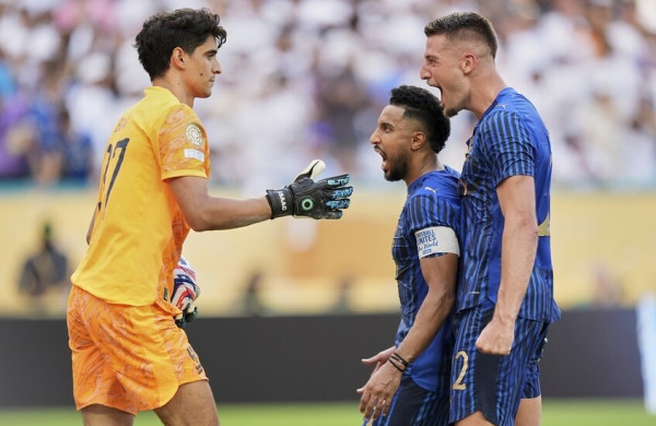 بالوقت القاتل.. بونو ينقذ الهلال من الهزيمة أمام ريال مدريد بتصديه لركلة جزاء