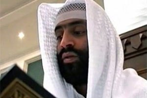 فنان كويتي أعلن توبته عن الغناء بعد قضاء سهرة حمراء