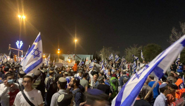 أنصار نتنياهو يتظاهرون في تل أبيب دعمًا للتشريعات القضائية