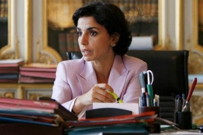 وزيرة فرنسية مغربية الاصل حامل ووالد جنينها مجهولاً