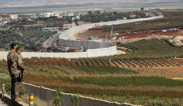 لبنان يُطالب بإزالة شريط شائك أقامته إسرائيل عند الحدود