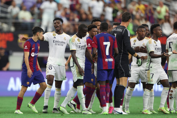 برشلونة يضرب ريال مدريد بثلاثية نظيفة في كلاسيكو ودي
