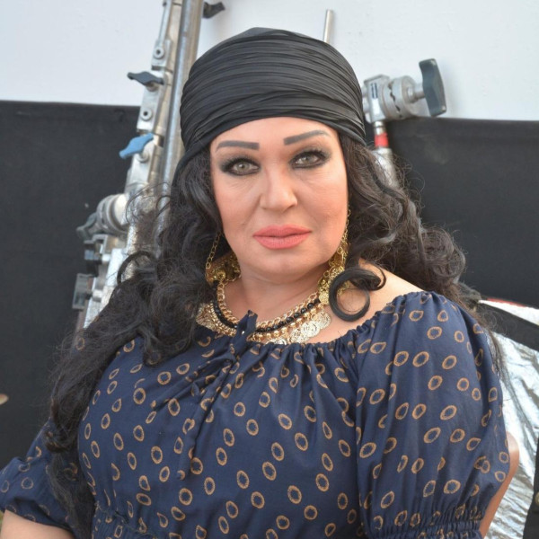 شاهد.. منتج شهير يهاجم فيفي عبده ويهددها: لو طولتها هموتها