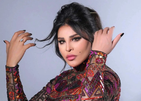 أحلام الشامسي لإحدى المتابعات: شيلي حجابك واسحبي عليه السيفون