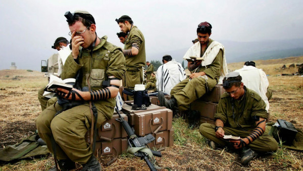 إعلام إسرائيلي: أطباء يهددون برفض أوامر الخدمة العسكرية ونتنياهو يُعقب
