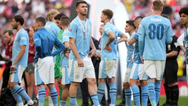 اتحاد جدة يفاوض مدافع السيتي