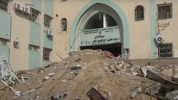 خروج مستشفيَيْ الرنتيسي والعيون عن الخدمة عقب الاستهداف المستمر لمحيطهما