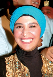 الفنانة حنان ترك : يسرا حاولت اقناعي بخلع الحجاب