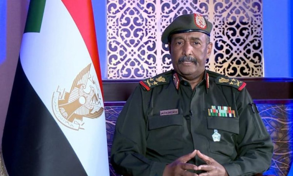 السودان: البرهان يعفي محافظ البنك المركزي من منصبه