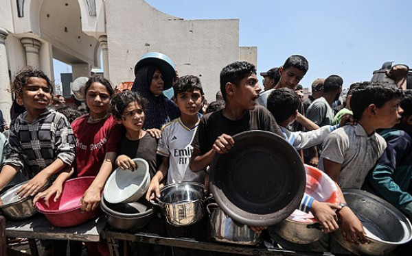 (أونروا): الناس يسقطون مغشياً عليهم في غزة من شدة الجوع