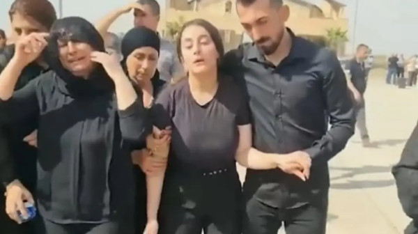 وسط انهيار وصراخ.. عروس الحمدانية تشيّع نعش والدها