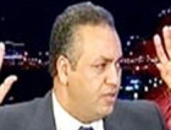 عصمت السادات يعرض صورا لشيكات موجهة لمصطفى بكري قال إنها دليل على دعمه ماليا من العراق وليبيا