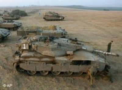 حشودات اسرائيلية بعدد كبير من الدبابات والآليات المصفحة على قطاع غزة واولمرت يهدد