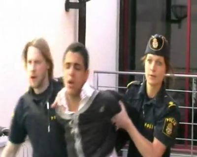 فيديو اعتقال الشاب المسلم الذي ضرب الرسام السويدي