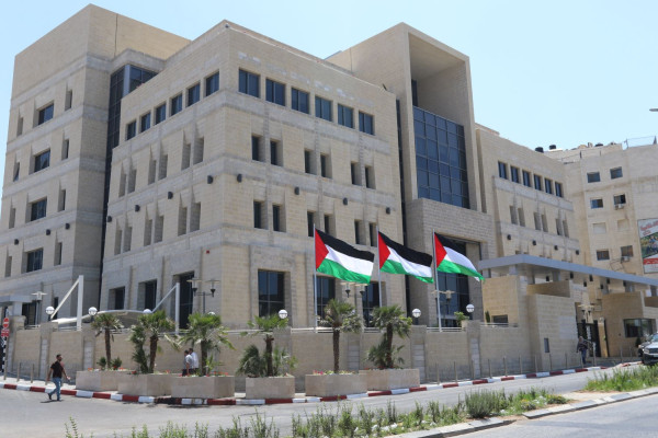 سلطة النقد تنفي انهيار المصارف الفلسطينية بعد قرار إنهاء رسائل الضمان