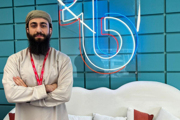 القارئ محمد ديبيروف يتصدر مواقع التواصل الاجتماعي بتلاوة القرآن الكريم