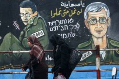 فلسطيني من قطاع غزة تحول إلى اليهودية يعمل على إطلاق سراح شاليط