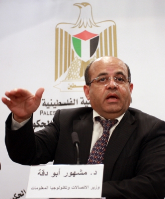 وزير الاتصالات أبو دقة: شركات الخليوي الإسرائيلية تعمل في مناطق السلطة بذراع جيش الاحتلال