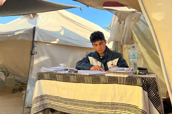 باحث فلسطيني يقترح حلاً استثنائياً لطلاب التوجيهي في غزة