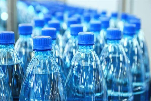 دراسة صادمة.. خطر زجاجات المياه القابلة لإعادة الاستخدام