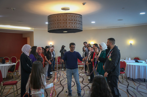 فلسطينيات تعقد جلسة تفريغ نفسي للصحافيين في رام الله