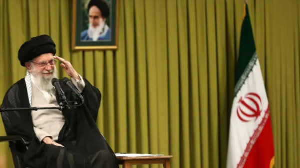 اخبار العالم – الرئيس الإيراني: اغتيال خامنئي إعلان حرب على المسلمين والانتقام واجب