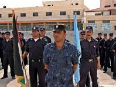 حين يتطاول الأقزام على أسيادهم