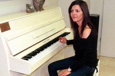 المغنية الإسرائيلية زهافا بين: لن أنسى محبة الجمهور الفلسطيني لي